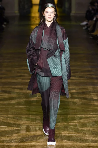 Look 1